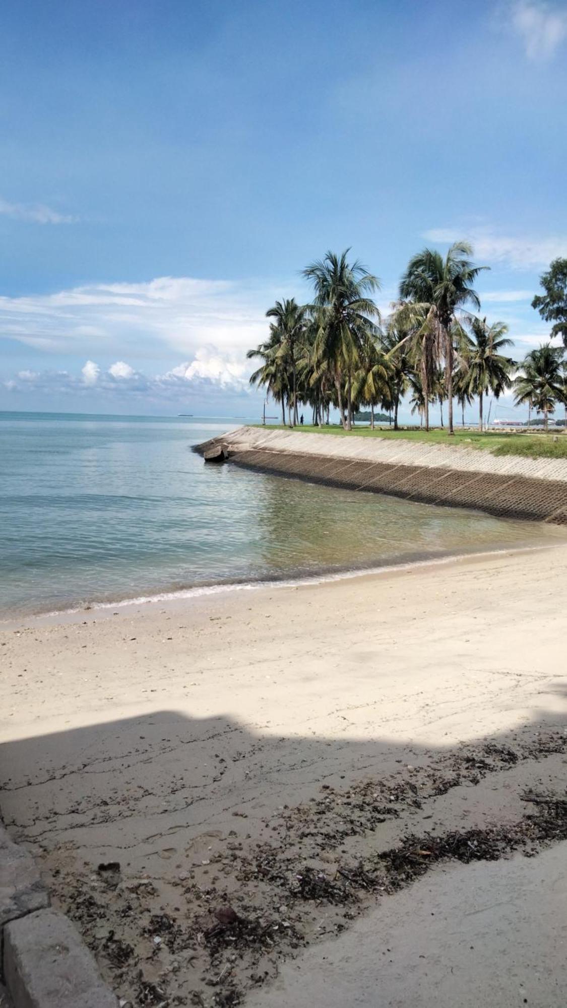 Ground Floor Seaview Apartment *