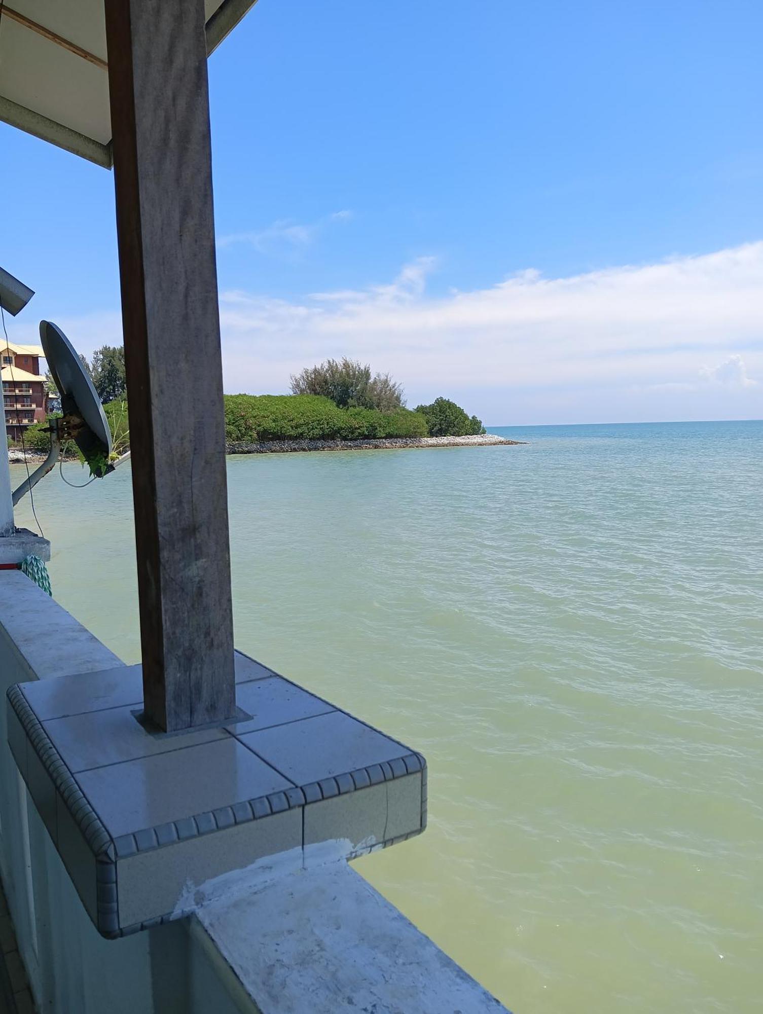 Ground Floor Seaview Apartment *